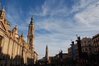 Plaza del Pilar, con la Catedral de la Seo al fondo