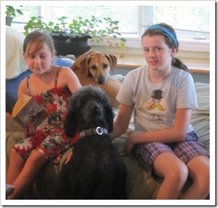 20120717_juliette-nissa-with-dogs_003