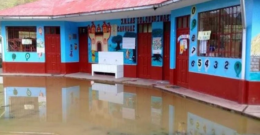 Fuertes lluvias inundan colegios en Ninacaca - Pasco