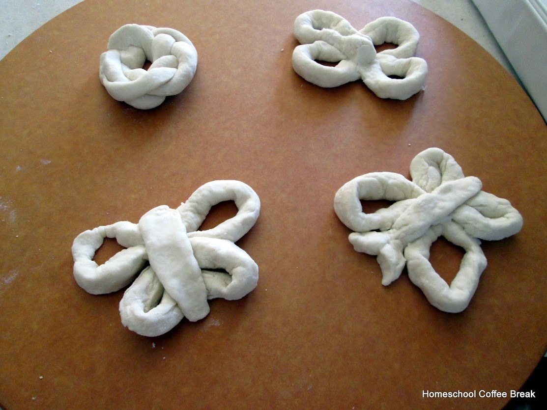 A Taste of Europe - Slovenian Braided Heart Bread @ kympossibleblog.blogspot.com