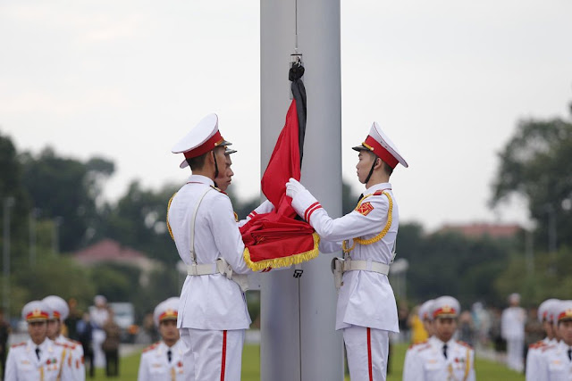 Nghi thức treo cờ rủ Quốc tang Chủ tịch nước Trần Đại Quang