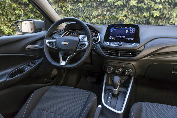 Chevrolet Onix LTZ - interior