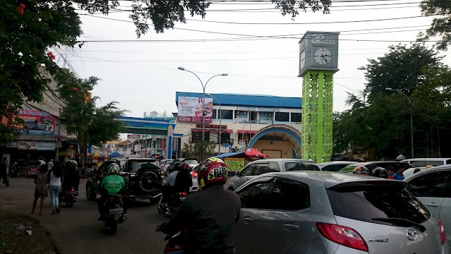 Busy Road, Tangerang - Image: Author