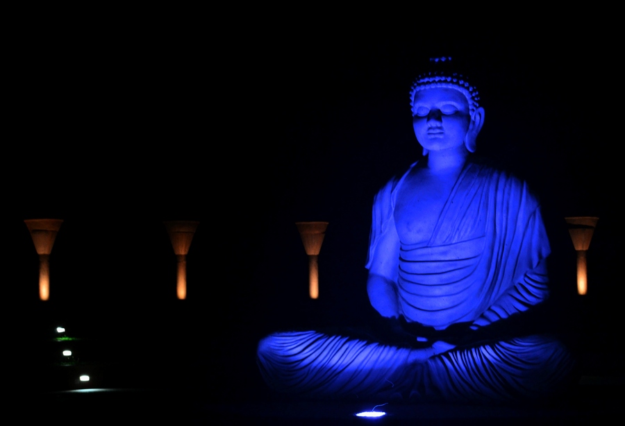 Buddha Quotes Online: Lord Buddha : Blue Statue Image