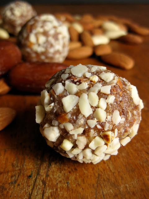 Easy Recipe for Healthy Almond &amp; Date Treats (Paleo): paleo recipes ...
