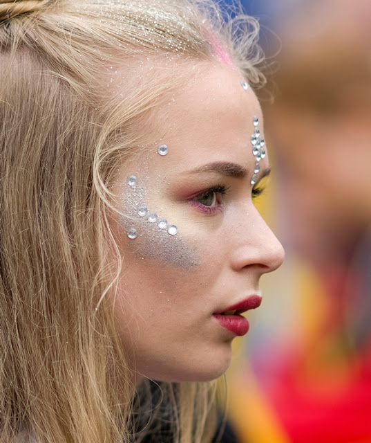 Dicas para sua maquiagem de carnaval glitter e pedrarias