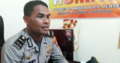 Ambon, Malukupost.com - Unit Buser Polres Ambon saat ini tengah mengejar SL alias Stefy, residivis yang sudah dua kali masuk penjara karena menewaskan orang lain dengan menggunakan benda tajam hingga dua kali di Kota Ambon. "Kali ini SL kembali dikejar karena diduga telah menusuk Fenli Lilipory (22) di Dusun Toisapu, Desa Hutumury, Kecamatan Leitimur Selatan hingga meninggal dunia," kata Kasubag Humas Polres Pulau Ambon dan Pp Lease, Ipda Julkisno Kaisupuy di Ambon, Kamis (13/6).