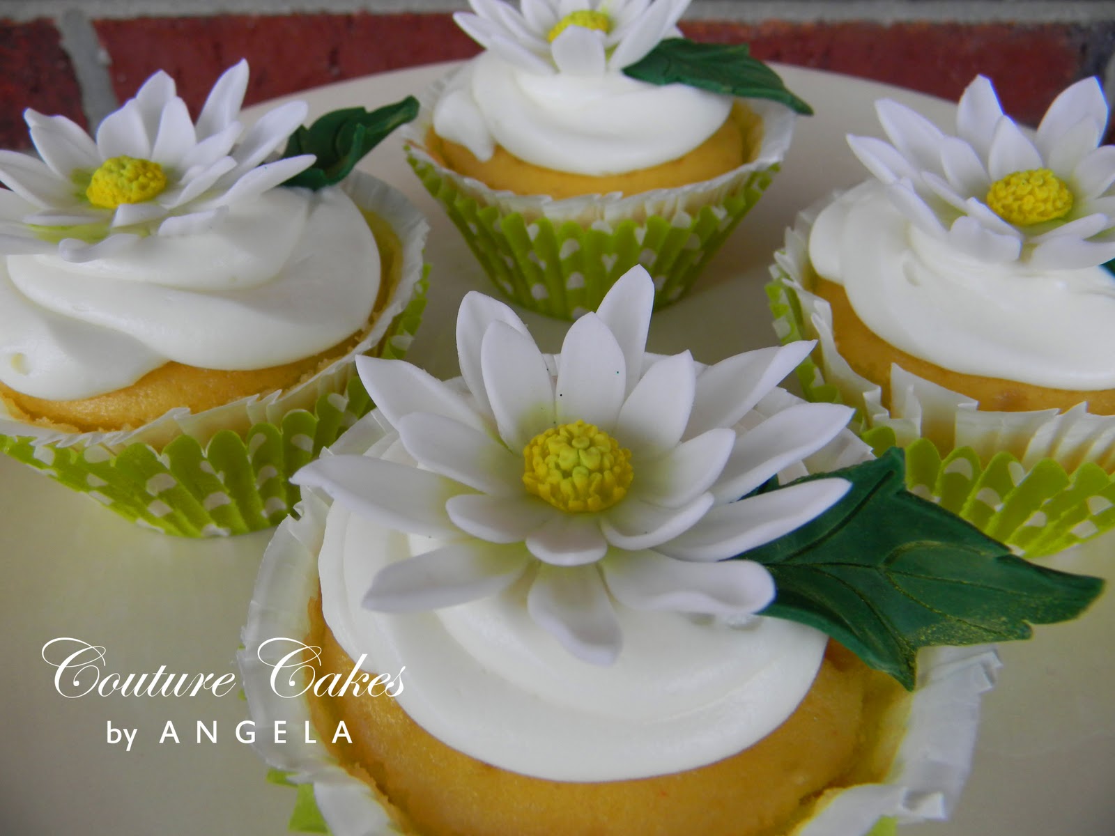 daisy cupcakes, wedding