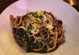 접시에-담긴-스파게티