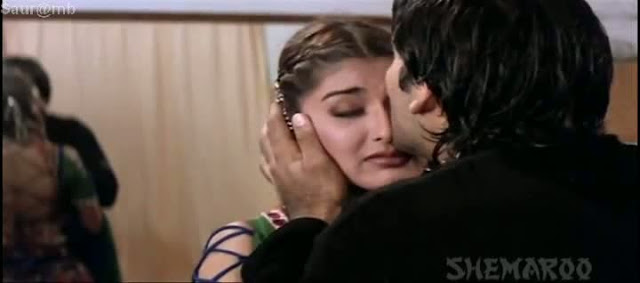 akshay kumar kissing Sonali Bendre 