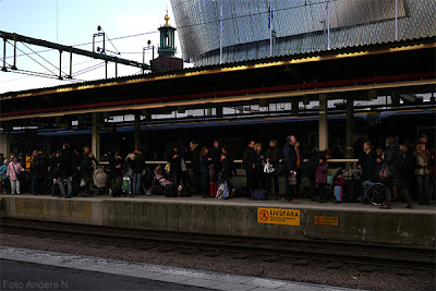 tåg, tågresenärer, perrong, spår, järnvägsstation, centralstationen, stockholm, stockholms central, stockholm c, stockholm waterfront, stadshuset, stockholms stadshus, förseningar, försenade tåg