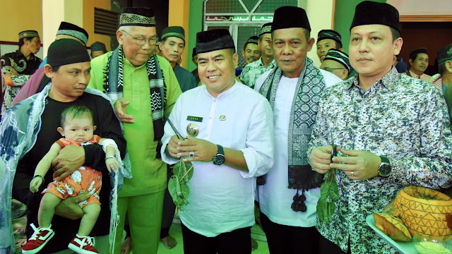 Bupati Aron Hadiri Peringatan Maulid Nabi di Kampung Padang Nanga Taman