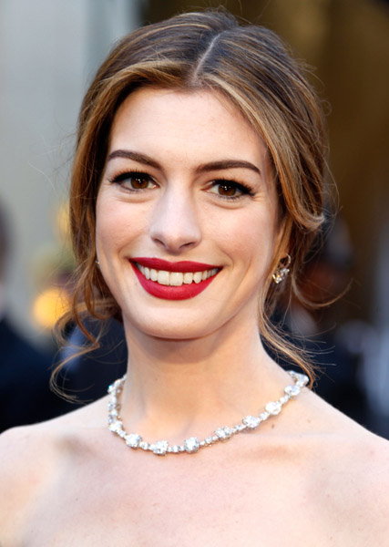 anne hathaway oscar dress 2010. anne hathaway oscar dress 2010. Oscar jewelry fashion at the