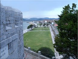 Paseo Marítimo de Santoña visto desde el Fuerte de San Martín