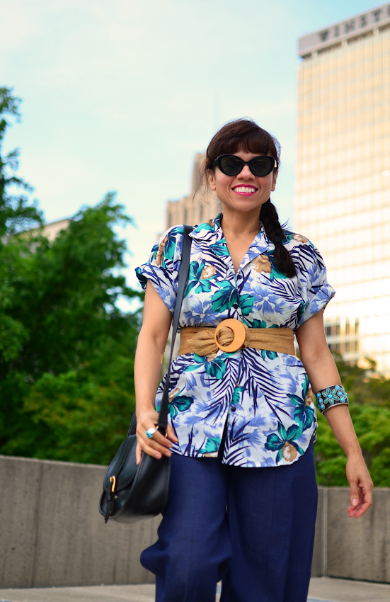 Hawaiian shirt street style 