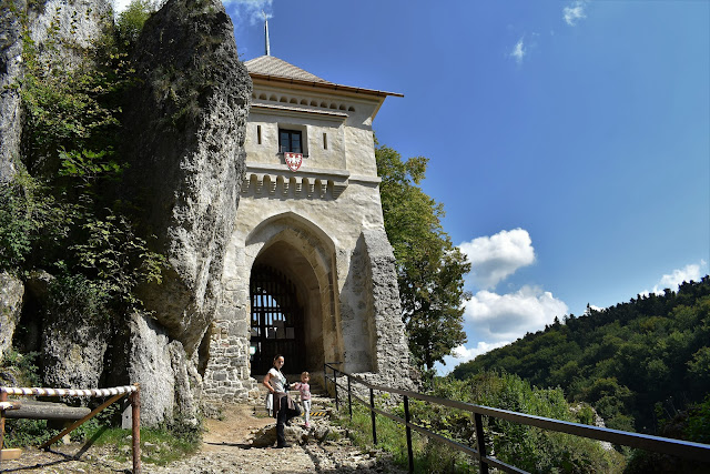 Zamek w Ojcowie - budynek bramny