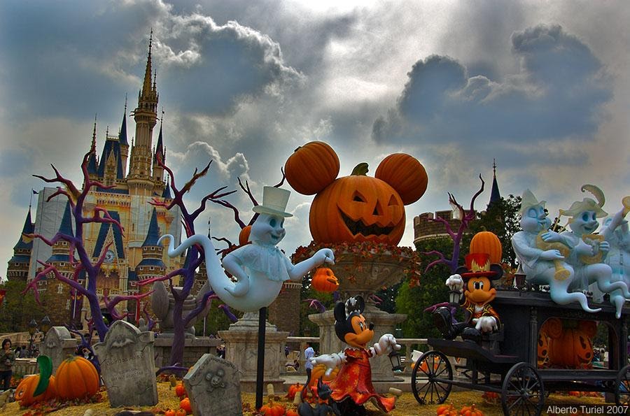 Free HD Wallpapers: Disney Halloween Wallpaper