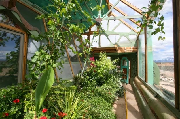 10 reasons why earthships are awesome - free food