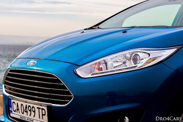 The chrome front grille of the 2014 Ford Fiesta