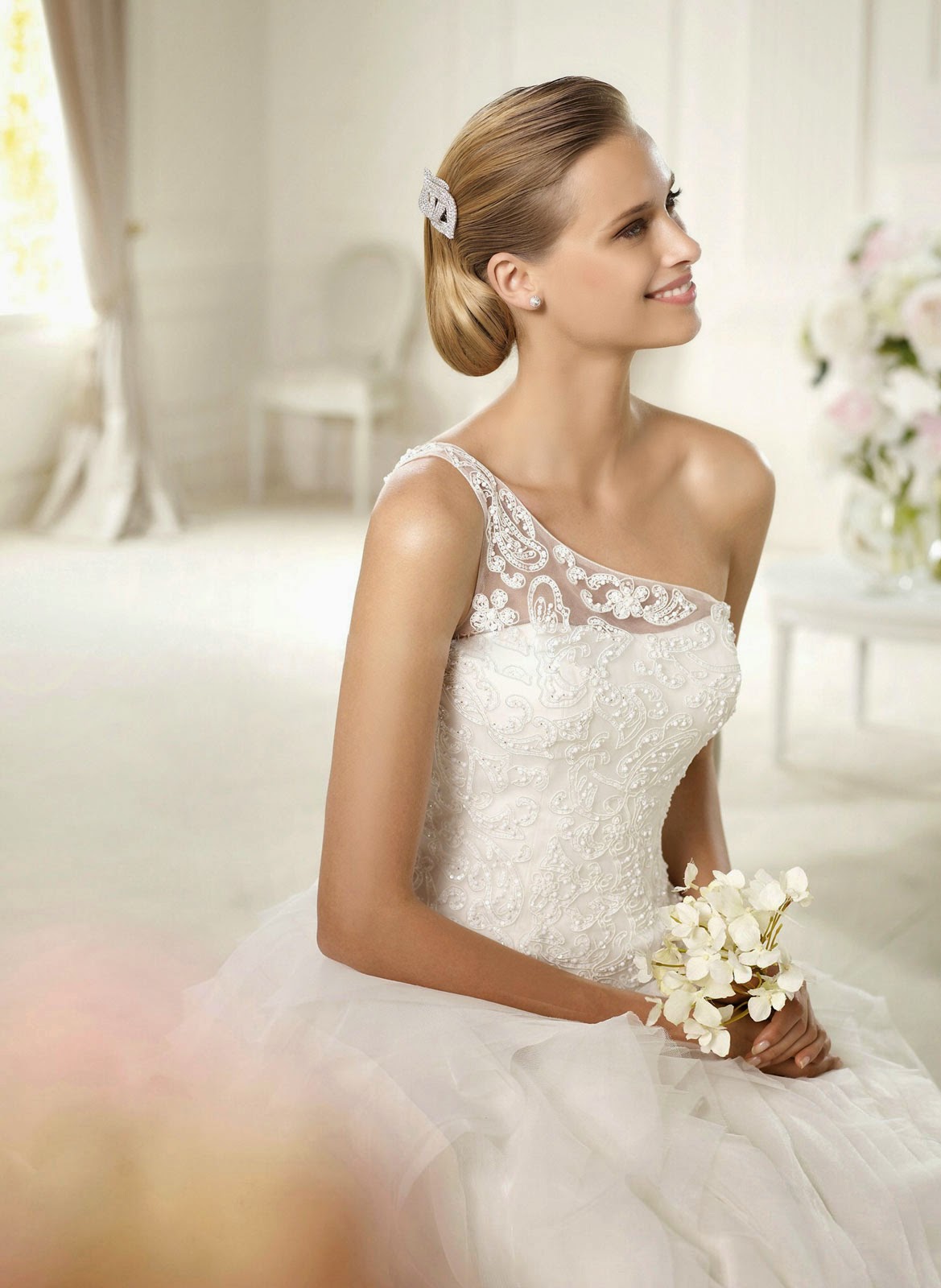 Simple White Ivory Wedding Dresses Photos Concepts Ideas