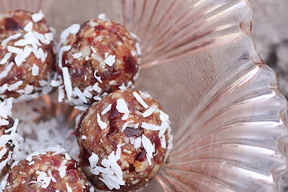 Healthy Vegan - Cranberry and Date Snowballs