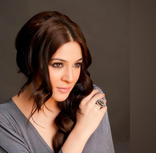 Ayesha Omar HD Wallpaper Free Download