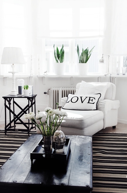 I.De.A: Black & White Living Room