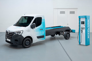 Renault Master H2-Tech Prototype Chassis Cab (2021) Front Side