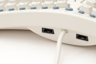 Microsoft Natural Keyboard Pro- USB hub/ports view