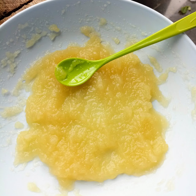 How To Make Apple Purée For Your baby At Home Without A Blender