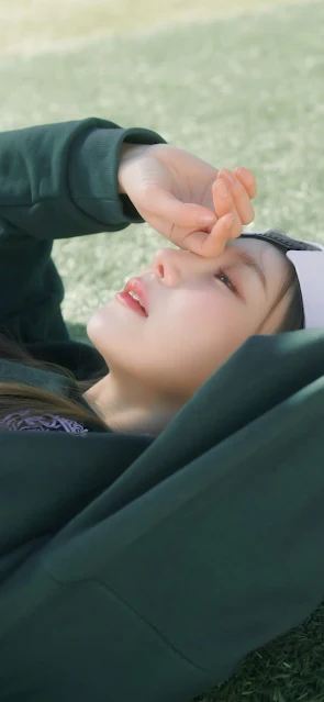 Chaeyeon ; Over The Moon ("Knock")