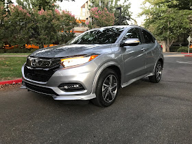 Front 3/4 view of 2019 Honda HR-V AWD Touring