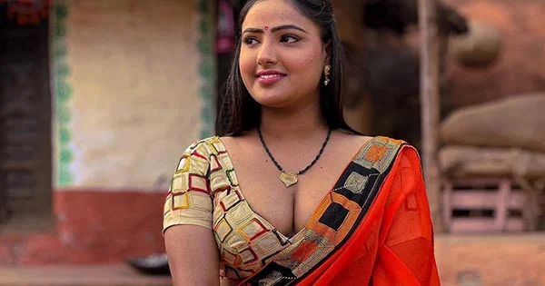 shyna khatri saree cleavage pehredaar actress