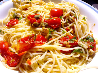 Articole culinare : Spaghetti cu pateu de masline/Spaghetti al paté d'olive