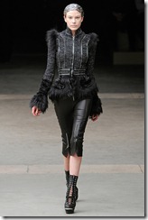 Alexander McQueen RTW Fall 2011 Runway Photos 9