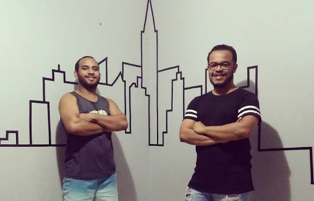 Artistas Gustavo Oliveira e Marconni Lima exibem obra de tape art