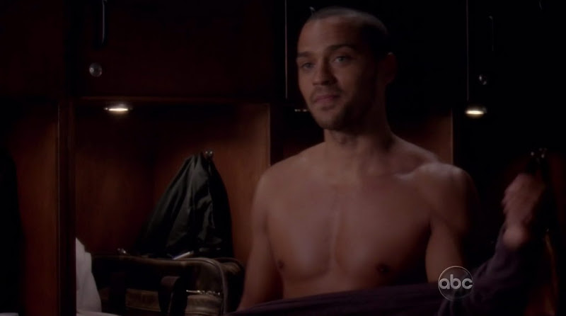 Jesse Williams Shirtless on Grey's Anatomy s7e14