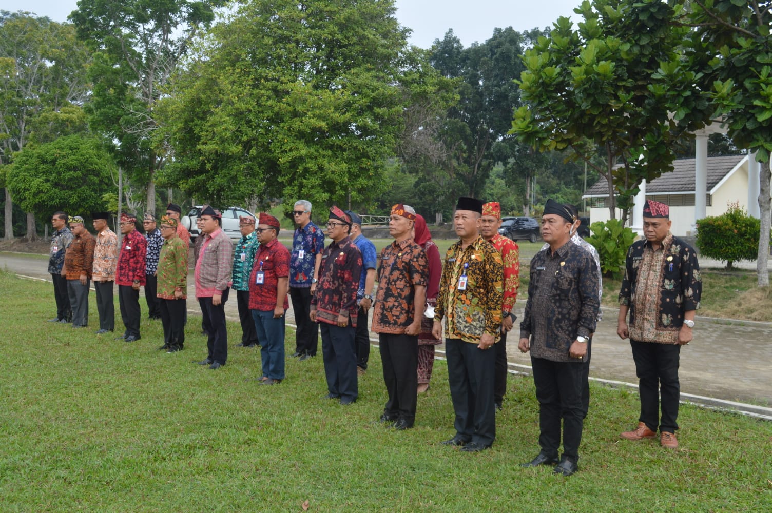 Peringati Hari Batik 2022, Pegawai Pemkab Muarojambi Kenakan Batik