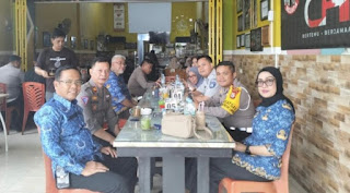 Pererat Silaturahmi, Kanit Regident Polres Luwu IPTU Asdar Bersama Ka Upt Bapenda Dan Jasa Raharja Ngopi Bareng