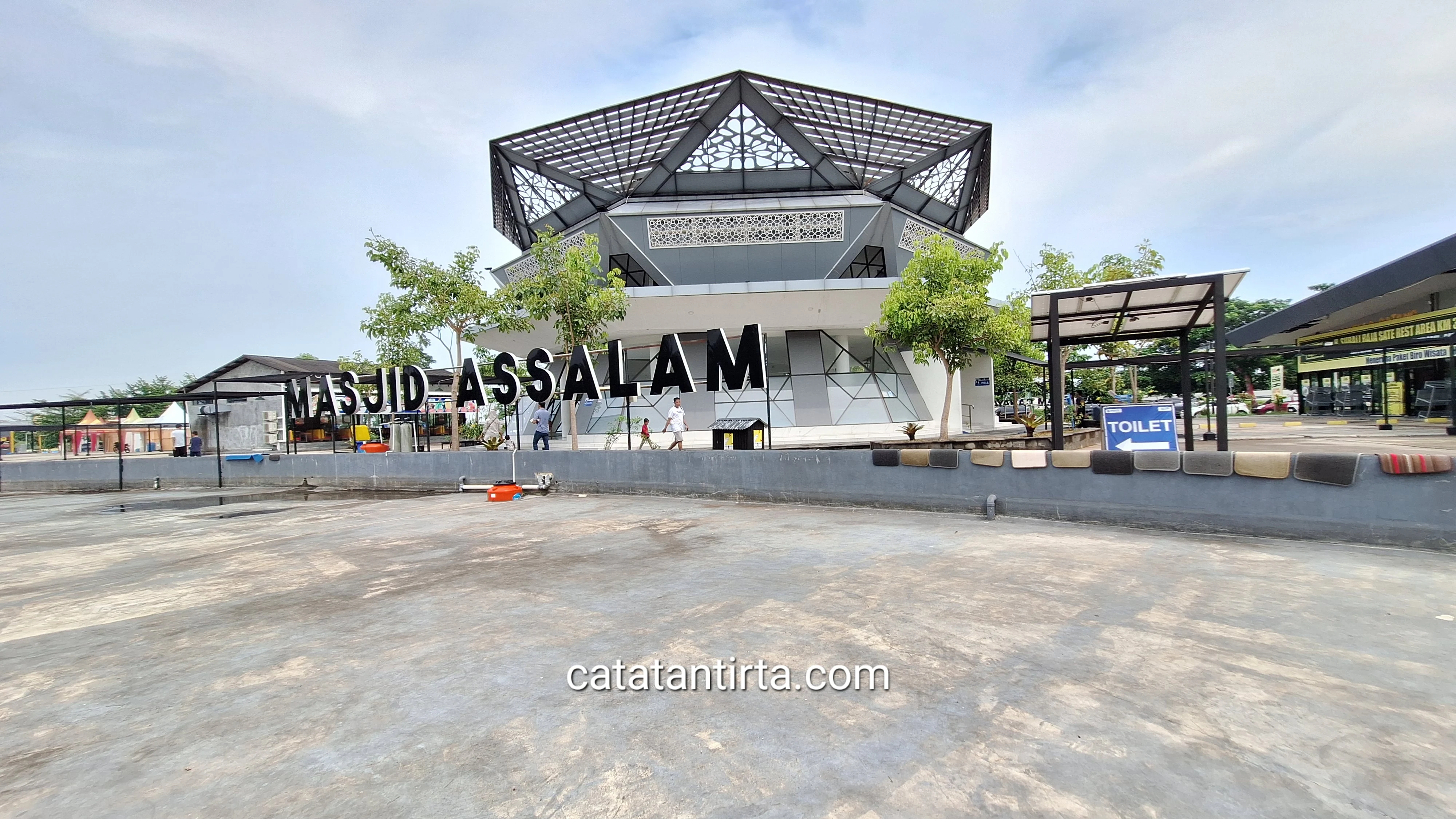 Masjis Assalam di Rest area 360B Subah Batang