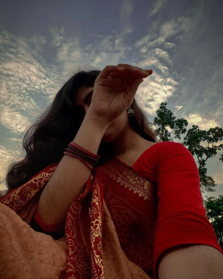 শাড়ি পরা প্রোফাইল পিক মুখ ঢাকা