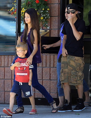 Now Justin Bieber takes Selena Gomez home to meet his family and friends in Canada