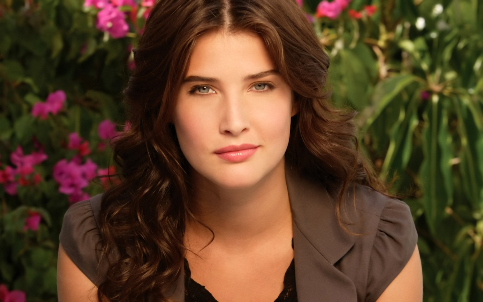 COBIE SMULDERS WALLPAPER