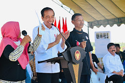 Jokowi Serahkan Sertifikat Tanah untuk Masyarakat di Kabupaten Blora