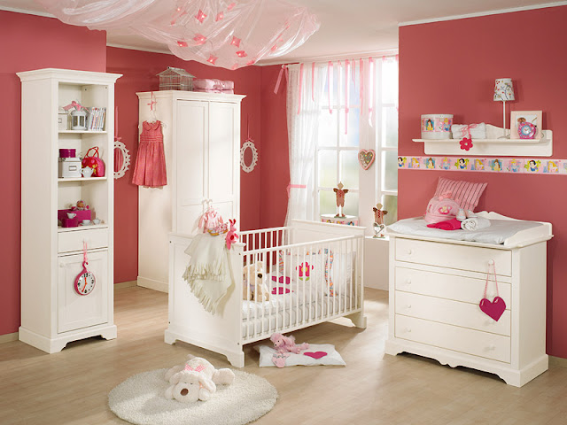 Кімната для немовляти в класичному стилі