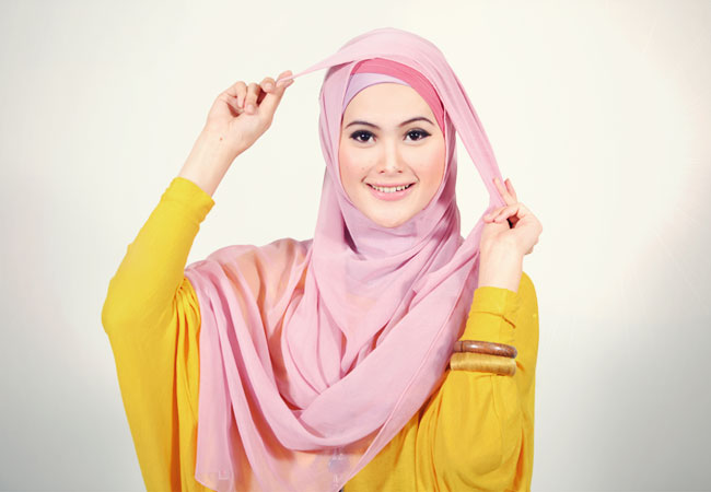 Cara Memakai Jilbab Segi Empat Terbaru Tampil Memikat  Cara memakai hijab