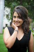 Madhu Shalini glam pics-thumbnail-8