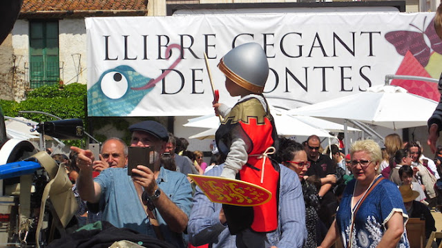 ASSOCIACIÓ SANT LLUC PER L'ART: LLIBRE GEGANT DE CONTES 2018