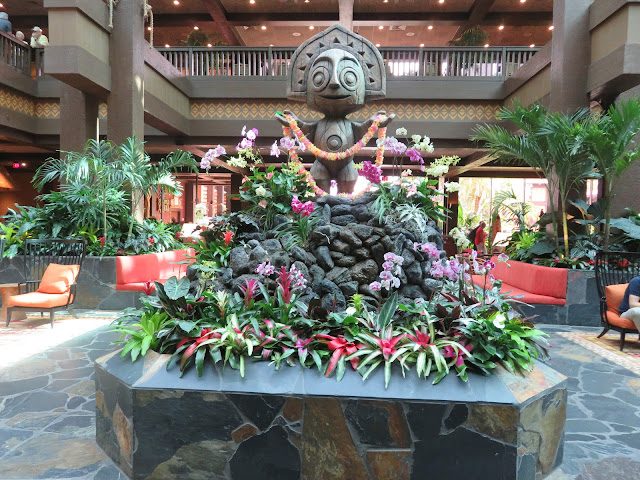 Disney's Polynesian Village Resort Lobby Tiki Display Disney World