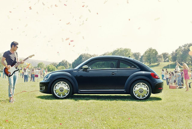 2013_Volkswagen-Beetle_Fender_Edition-1